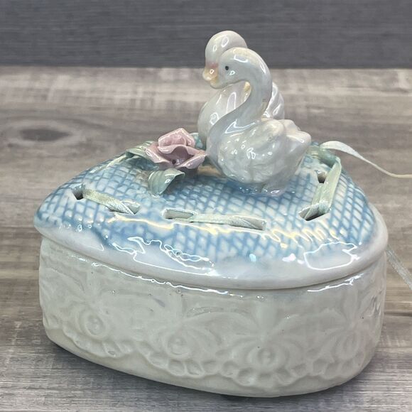 Vintage Heart Shaped Swans Lace Rose Ceramic Trinket Box Blue Vtg - Picture 3 of 11